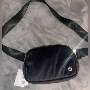 fuzzy lululemon belt bag (brand new)!!